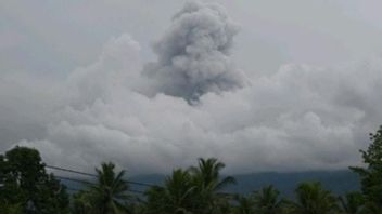 Gunung Dukono Kembali Erupsi Semburkan Abu Vulkanik Setinggi 1.500 Meter 