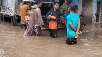 Floods Are Still Inundated In Dompu NTB, Police Are Alerted To Help Citizens