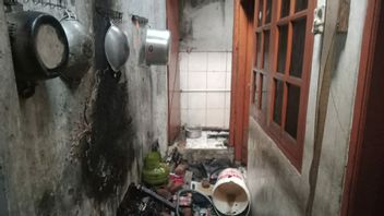 料理中に取り残された、東カクン・ルーデスの住人の家は火事で食い荒らされた