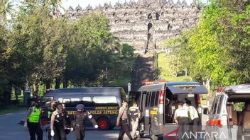 There Was A Bomb Burst In The Central Java Police Mobile Brigade Simulation To Secure Christmas And New Year's At Borobudur Temple