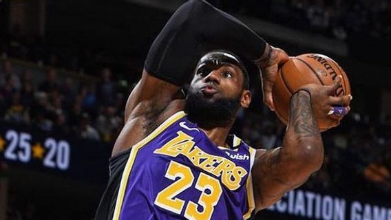 MVP Favorite LeBron James: Is There Any Other Athlete Who Looks As Good As A Lakers Star At 36?