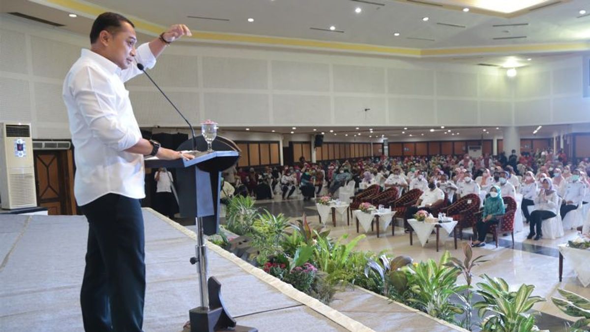 泗水市长聚集卫生干部解释解雇到迟到激励的问题