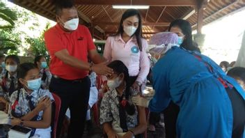 Gianyar Regency Gouvernement A Mené La Vaccination Pour Prévenir Le Cancer De L’utérus Pour Les élèves Du Premier Cycle Du Secondaire