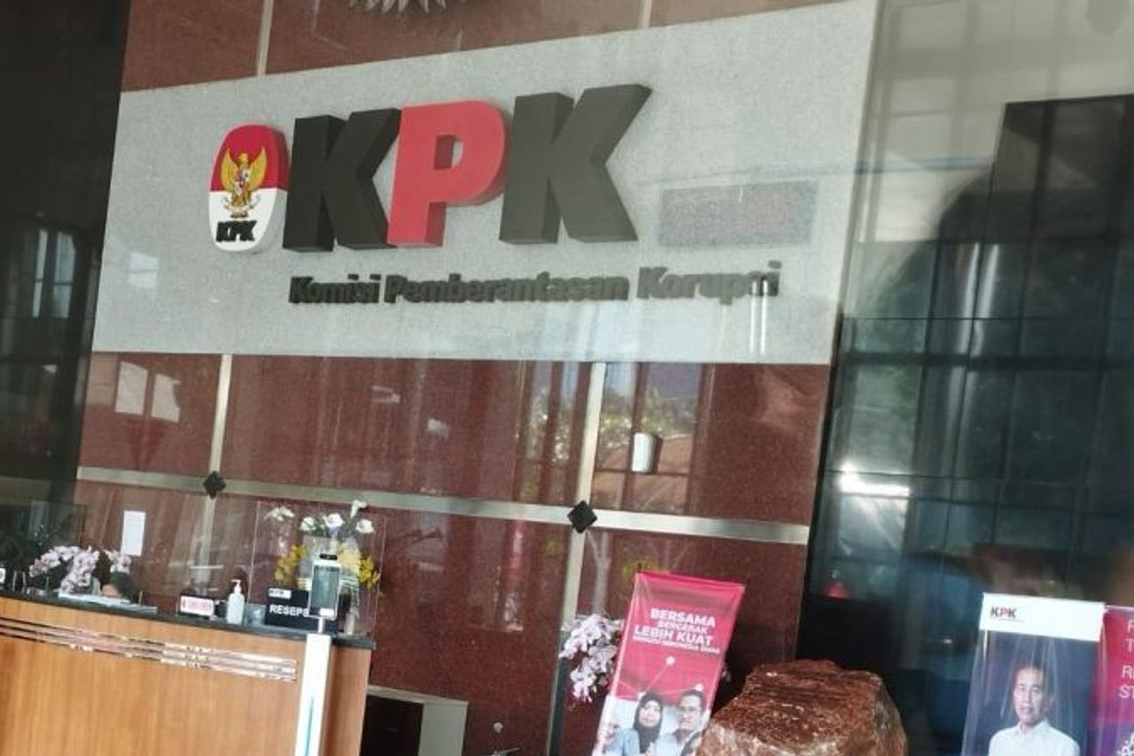 KPKセターは、元ムアラ・エニム摂政アフマド・ヤニから国庫に9億ルピアの罰金を科す