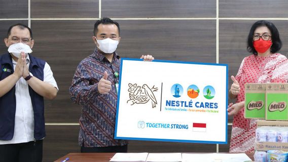 Les Fabricants De La Marque Bear Fournissent Des Milliers De Produits Alimentaires à L’hôpital D’urgence Wisma Haji Pondok Gede