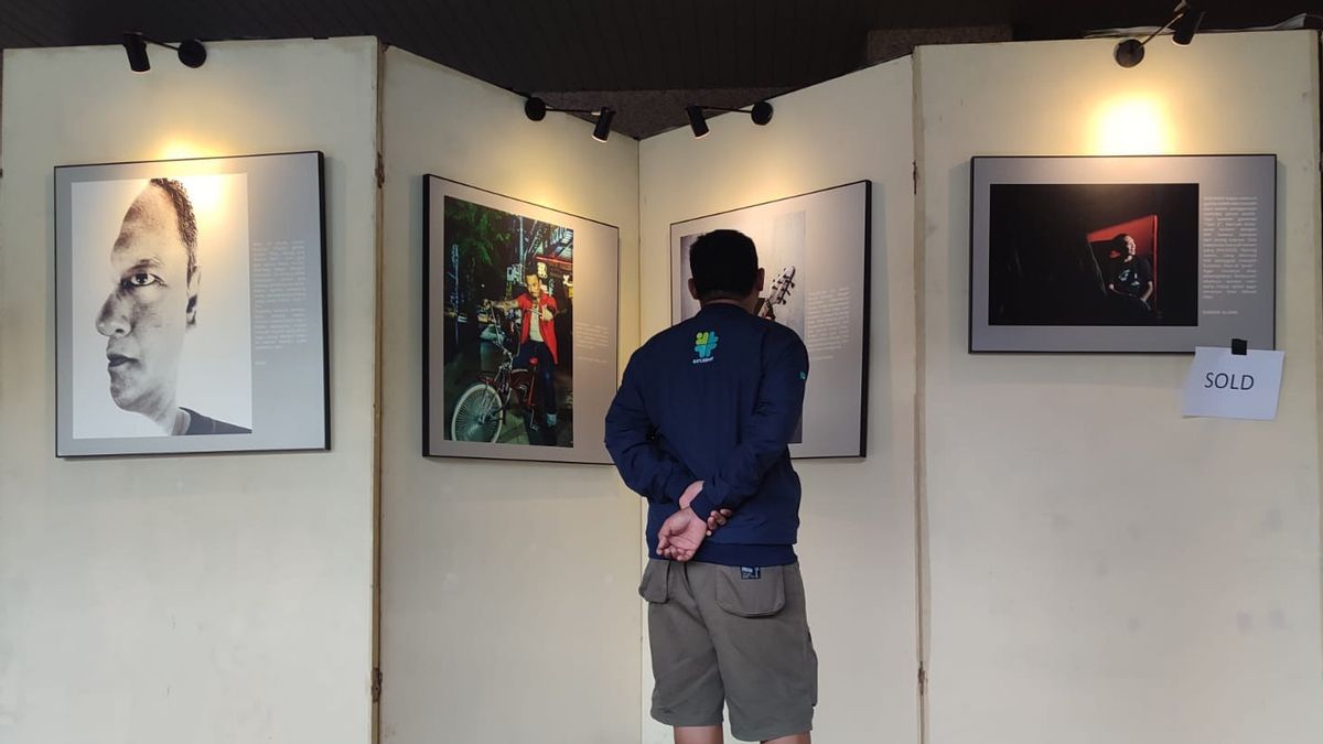 Explain, Photo Exhibition Concerns For HIV AIDS Held At Borobudur University