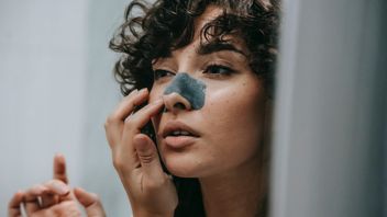 5 العادات السيئة التي تسبب الرؤوس السوداء للتمسك الوجه