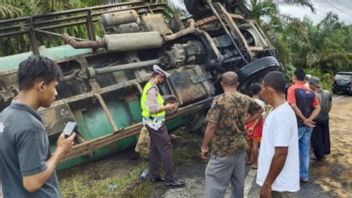 Berita Kecelakaan Aceh: Truk Minyak Kelapa Sawit Terguling, Diduga Rem Blong