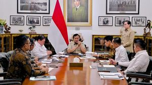 Seskab Teddy Ungkap Arahan Prabowo: Penghematan Energi Disiapkan Saat Geopolitik Global Memanas