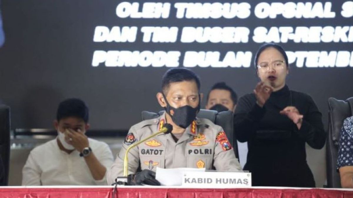 East Java Police Still Hunting For Men Kicking Offerings In Semeru