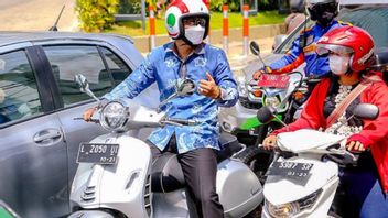 Naik Vespa Keliling Kota, Walkot Surabaya Eri Cahyadi Pastikan Kesiapan Antisipasi Banjir