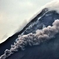 Gunung Merapi Luncurkan Awan Panas Guguran Sejauh 3,5 Km ke Hulu Kali Gendol