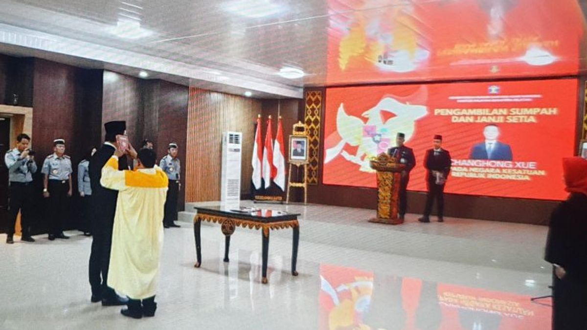 南スマトラでインドネシア市民になるための中国市民の誓い:私は外国の力へのすべての忠誠を解放することを約束します