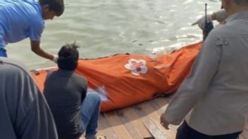 امرأة عثر عليها ميتة في نهر سيسادان لديها وشم فراشة وزهرة اللوتس على الصدر الأيسر ، رئيس الشرطة: ضحية مزعومة للعنف