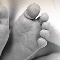 Bayi Perempuan Ditemukan di Atas Tumpukkan Sampah, Polisi Buru Pelaku