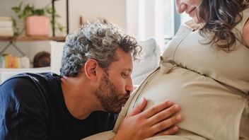 Tips For Calming Your Wife When Facing Childbirth