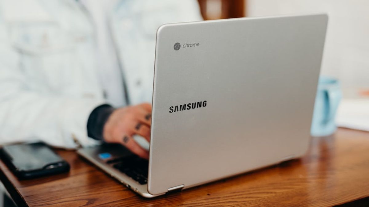 Don't Panic, Here's How To Find and Recover Deleted Files on a Chromebook
