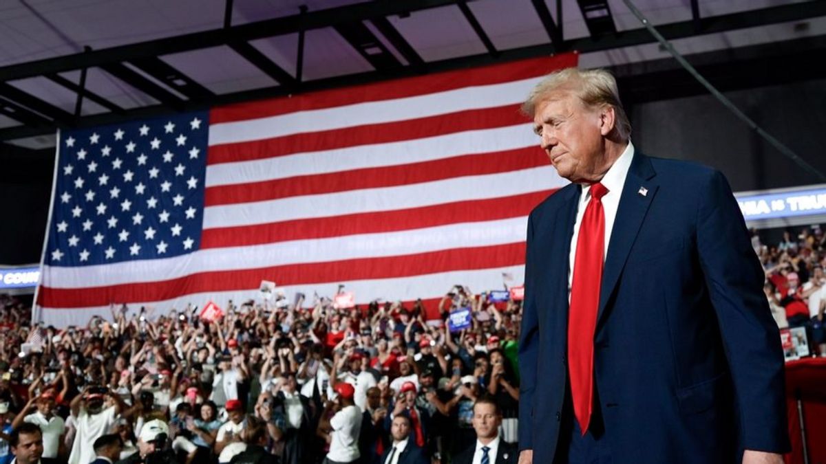 Stealing Attention At The Republican Convention, Donald Trump Appears First After Shooting