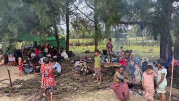 264 Immigrants Of Ethnic Rohingya Land At Alue Beach Bu Tuha Aceh