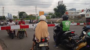 The Closure Of Railway Crossings At Senen Station Begins To Be Protested By Residents