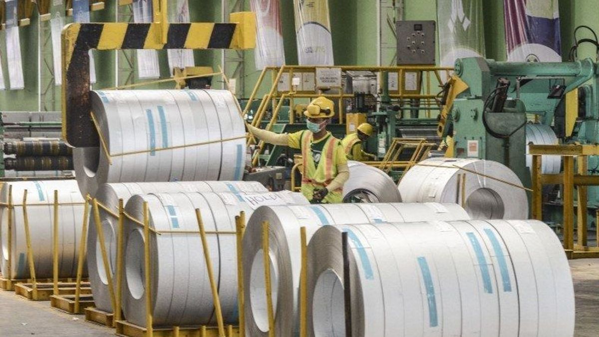 5月の産業信頼感指数は53.56に上昇したが、戦争とルピアの弱体化があった