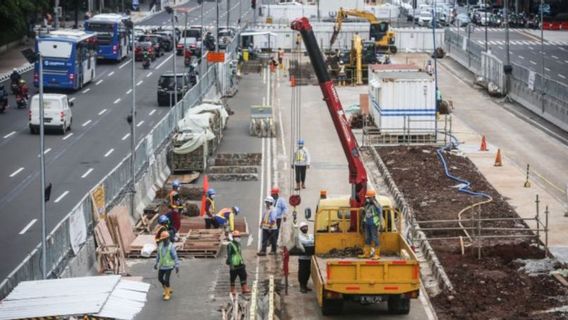 Transjakarta Is Prioritized During the Engineering of the Harmoni MRT Project