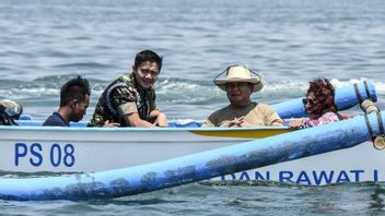 Prabowo Serahkan 10 Perahu Motor Tunaikan Janji ke Nelayan Pangandaran
