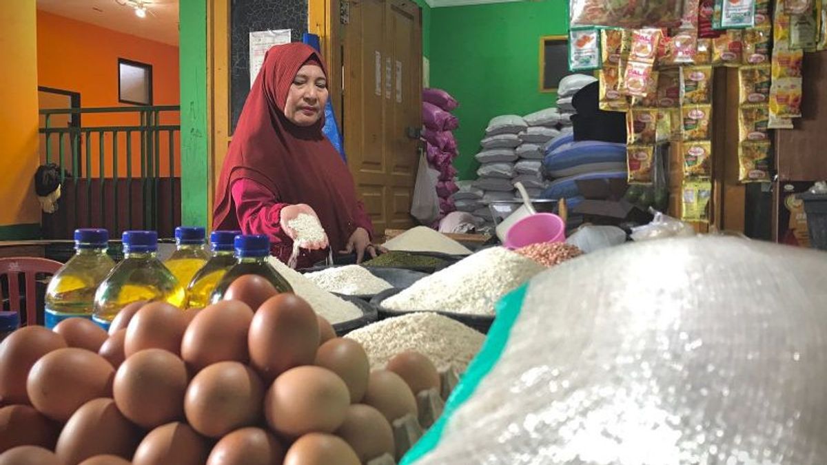 قبل شهر رمضان ، طلبت BPS من الحكومة أن تكون على دراية بسعر الأرز لزيت الطهي