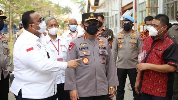 Tinjau Vaksinasi Buruh, Kapolri Sigit: Semoga Bekerja Optimal dan Pertumbuhan Ekonomi Membaik