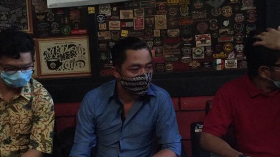 Waroeng Brothers: Bu Lurah Cipete Utara Without Midnight Attributes Came To Mari