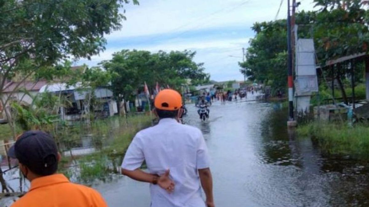 达哈HSS Kalsel居民的数百所房屋被洪水淹没