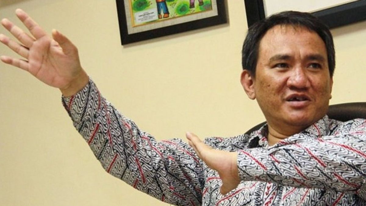 当民主党政治家安迪·阿里夫（Andi Arief）在推特上生气时，因为他被KPK召唤