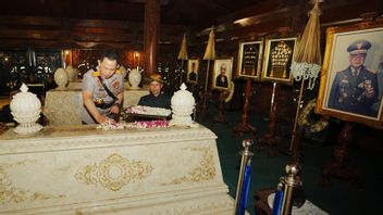 Setelah BJ Habibie-Soeharto, Kapolri Bakal Ziarah ke Makam Gusdur-Bung Karno