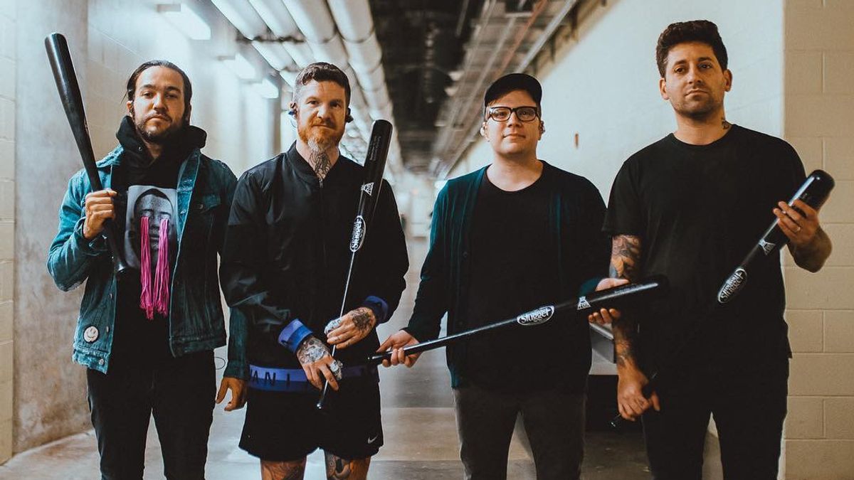 Fall Out Boy Lanjutkan Kampanye Samar Album Baru, Kali ini Kirim Kulit Kerang ke Rumah Vokalis Bring Me The Horizon, Oli Sykes