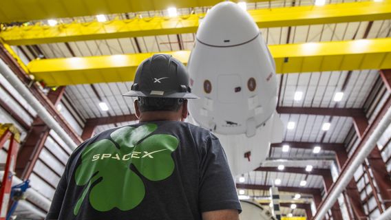 SpaceXはイーロンマスクの性差別容疑で8人のエンジニアから訴えられた