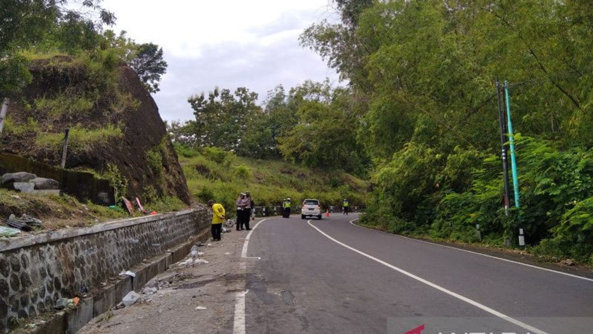 In The Aftermath Of A Deadly Accident, Bantul Police Urges Tourism Buses Not To Cross The Imogiri-Dlingo Road