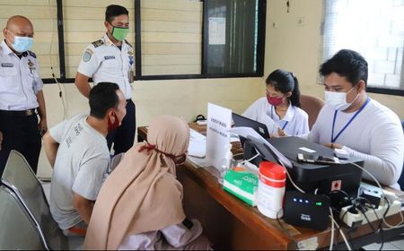 Pendaftar Mudik Gratis Verifikasi Data di Sudinhub Jakarta Utara