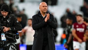 Arne Slot Lega Liverpool Raih Kemenangan Penting