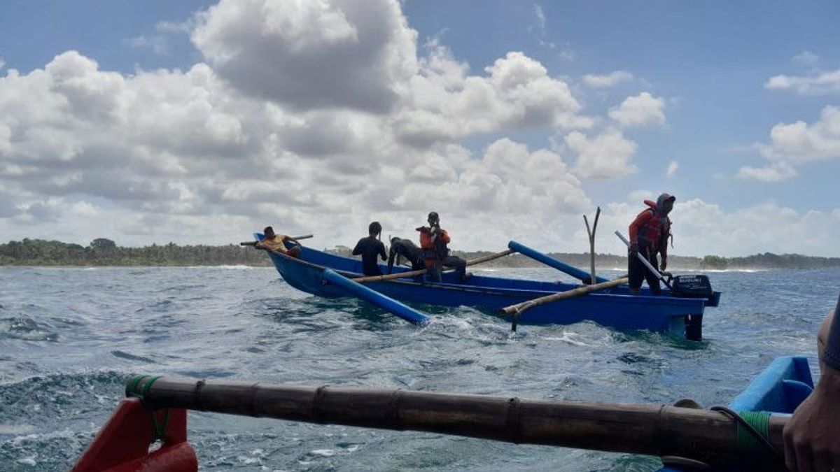 SAR Lanjutkan Pencarian 1 Pelajar Hilang Terseret Ombak Pantai Madasari Pangandaran 