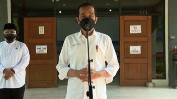 硬！Ali Ngabalin回应对Jokowi侵犯TNI-Polri WA集团观察者隐私的批评：缺乏知识的指控