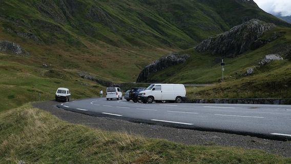 乗り降り時に車のエアコンをオフにすることは、よりアイリットな、神話的な、または事実な燃料を作ることができますか?