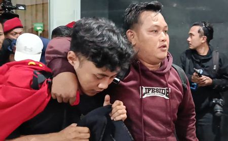 Sidang Hasto Ricuh! Pendukung PDIP Usir Penyusup Bertulisan #AdiliHasto