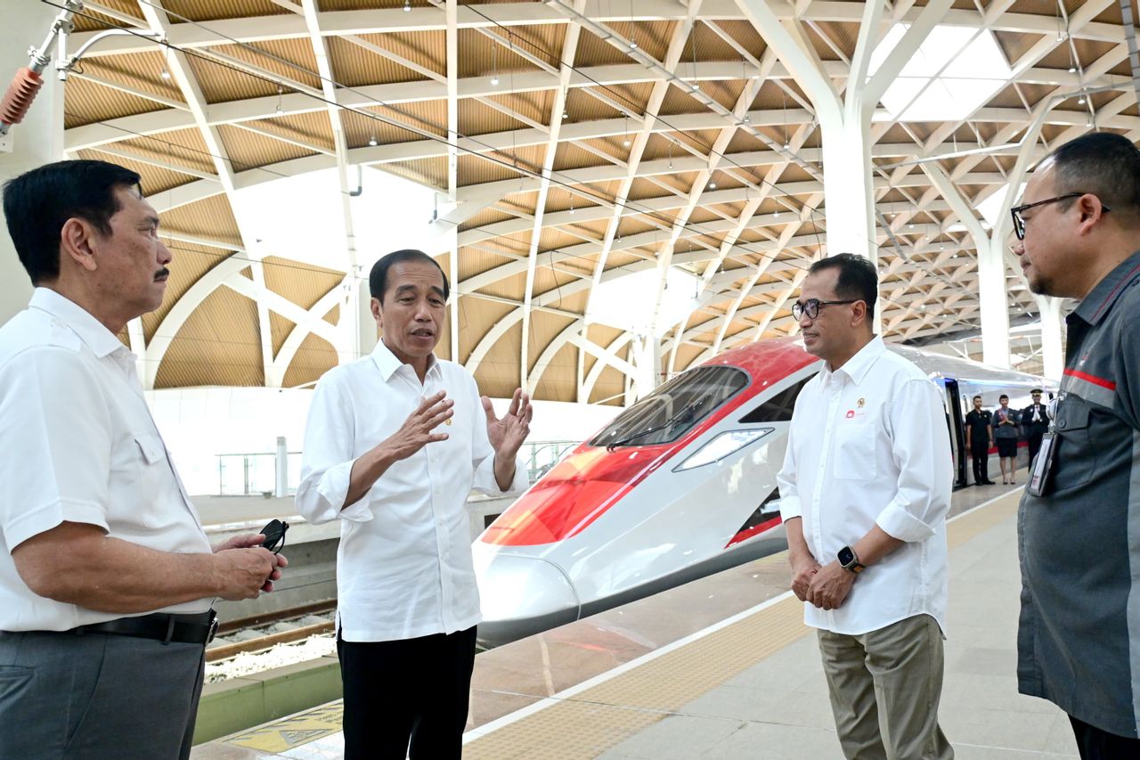 ジョコウィのジャカルタ・バンドン高速鉄道に初乗車：揺れず快適