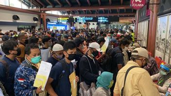 Kekesalan Warganet Soal Membludaknya Bandara Soekarno Hatta yang Langgar PSBB