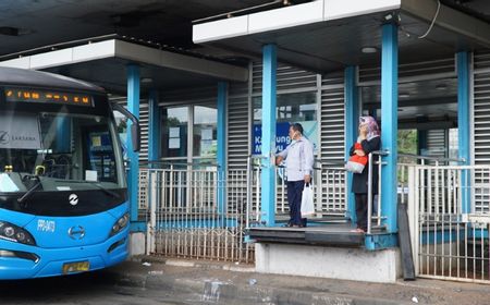 Transjakarta Wajibkan Penumpang Tunjukkan Sertifikat Vaksinasi, STRP Tak Berlaku Lagi