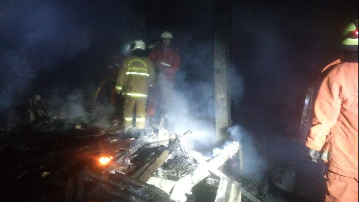 Kebakaran di Meruya, Akses Gang Sempit Jadi Kendala Proses Pemadaman Api