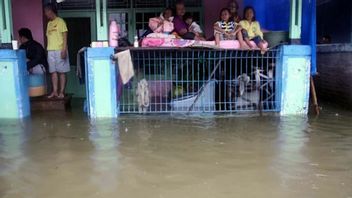 This Morning, 20 Neighborhood Units In Jakarta Were Submerged By Floods Of Up To 1.2 Meters