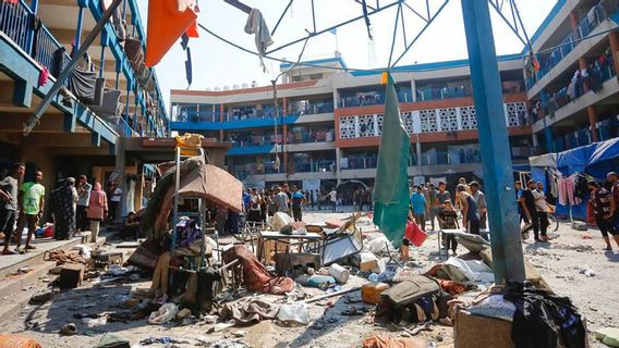 Israeli Attack On Refugee Tents At Gaza Hospital Complex Kills 1 Person