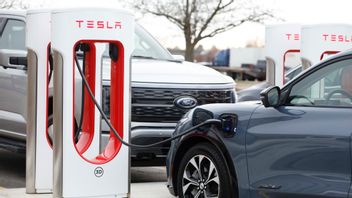 Les voitures électriques Ford peuvent se charger de la batterie dans la gare de Supercharger Tesla