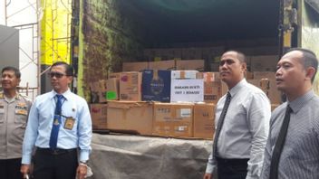 警察、パレンバン倉庫区から数千本のミラス瓶を押収